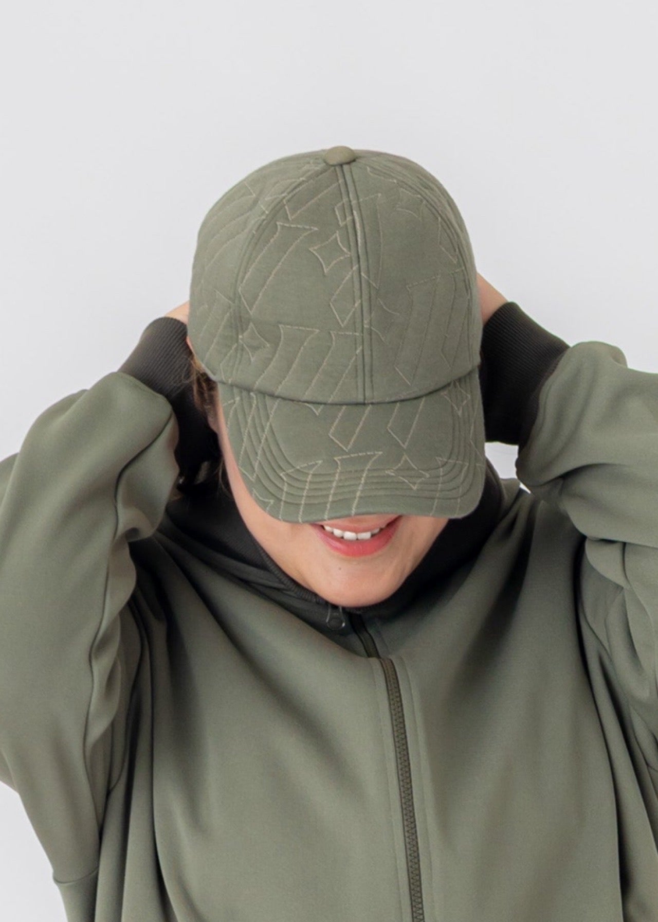 男女兼用 ロゴキルトジャガード CAP オリーブグリーン