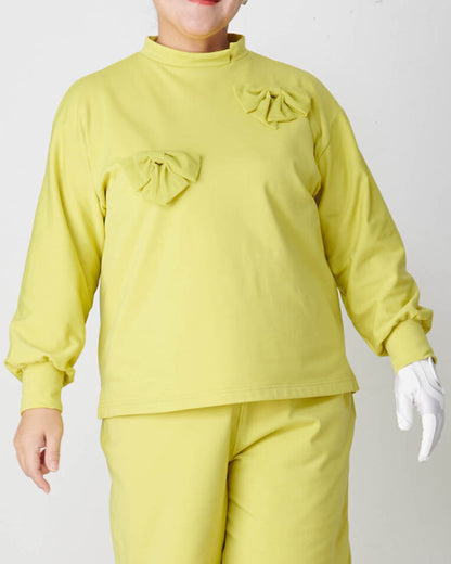 Moisture-wicking, heat-generating mock neck pullover with removable ribbon